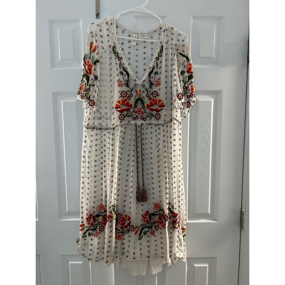 Anthropologie dress with slip underneath. Worn once. Ties in the middle.